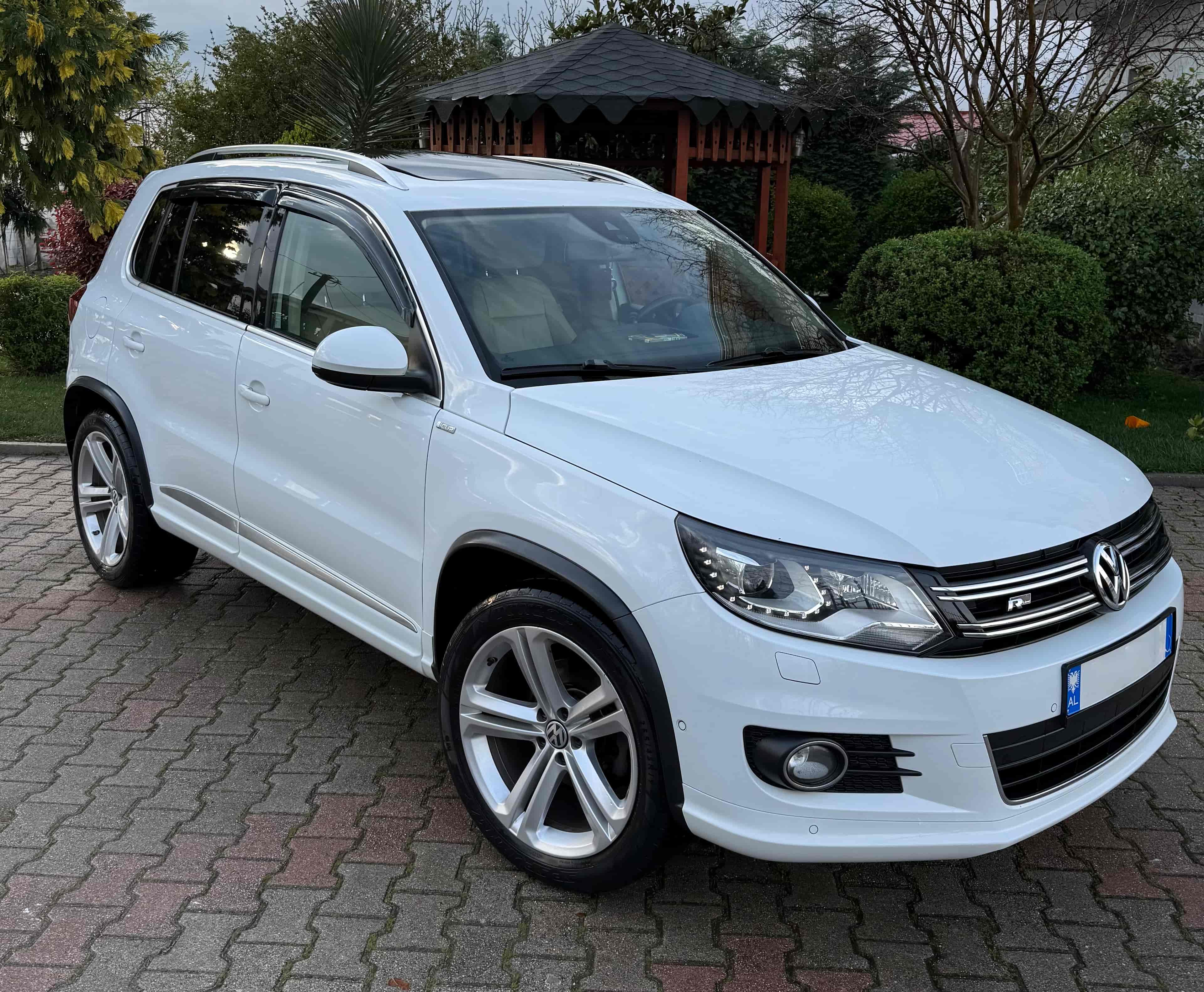 Volkswagen Tiguan 2015 — photo 2
